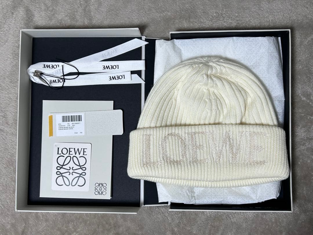 ロエベ　ビーニー　ホワイト