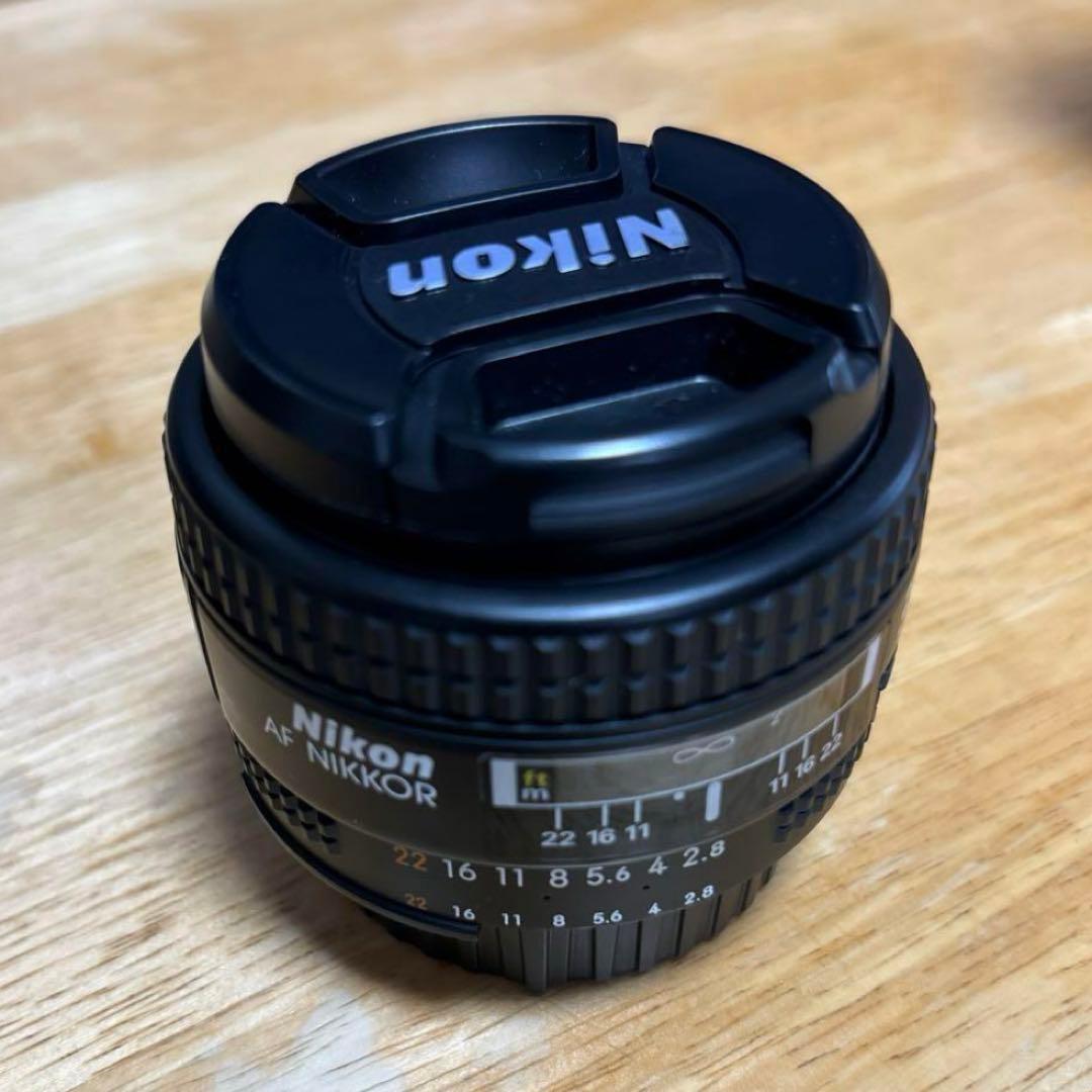 Nikon AF Nikkor 28mm f/2.8 レンズ メタルフード付