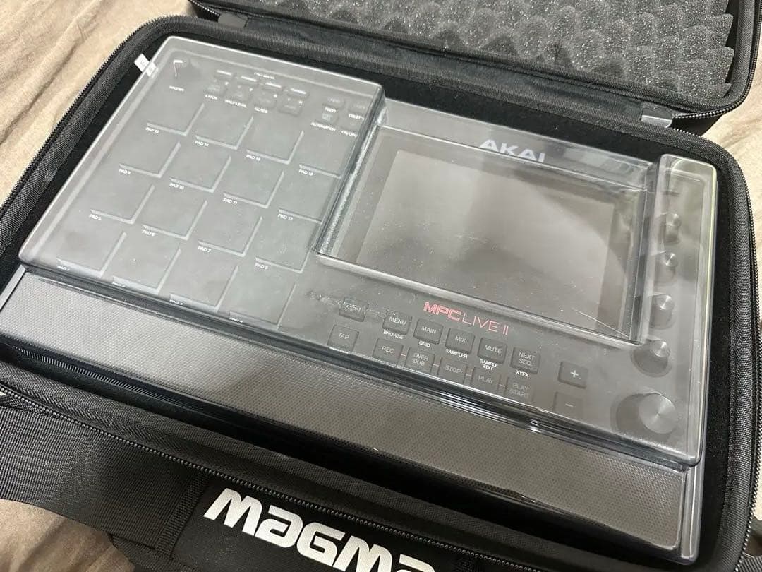 AKAI MPC Live 2（SSD増設済み、デッキセーバー・ケース付き）