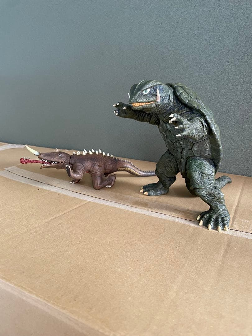 ガメラ1995レキンキャストキット完成品とユージン大映特撮シリーズバルゴン他3体