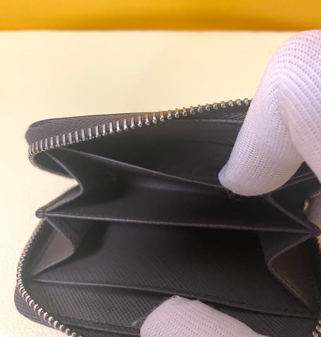 【美品】PRADA レザーケース 2MM003(定価96800円)