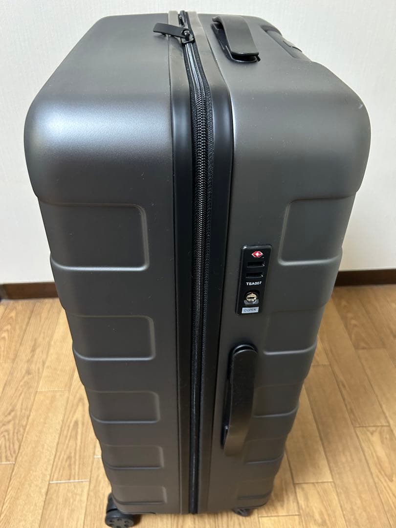【無印良品】バーを自由に調節できる　ハードキャリーケース（７５Ｌ）