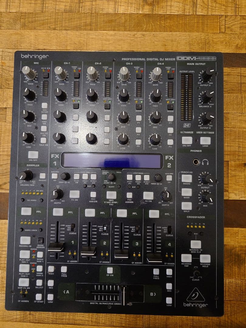 BEHRINGER / DDM4000 DJミキサー