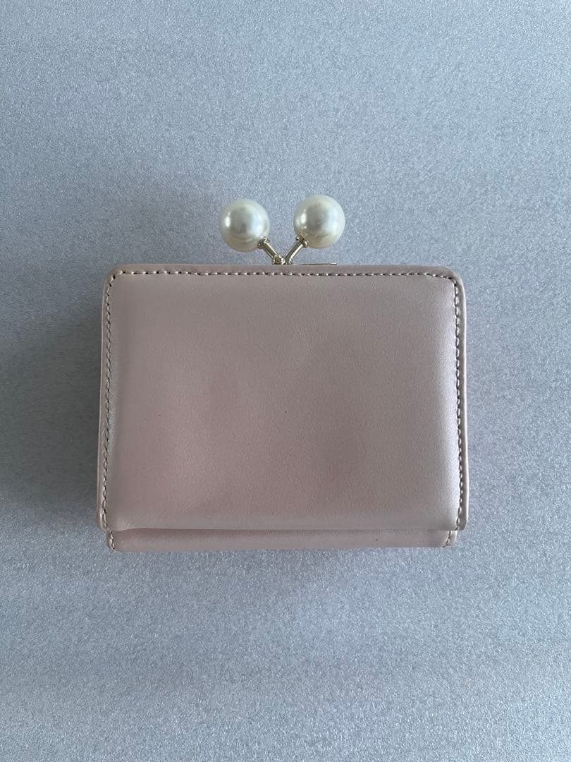 MARY QUANT マリークワント エンボスデイジーパール ミニウォレット