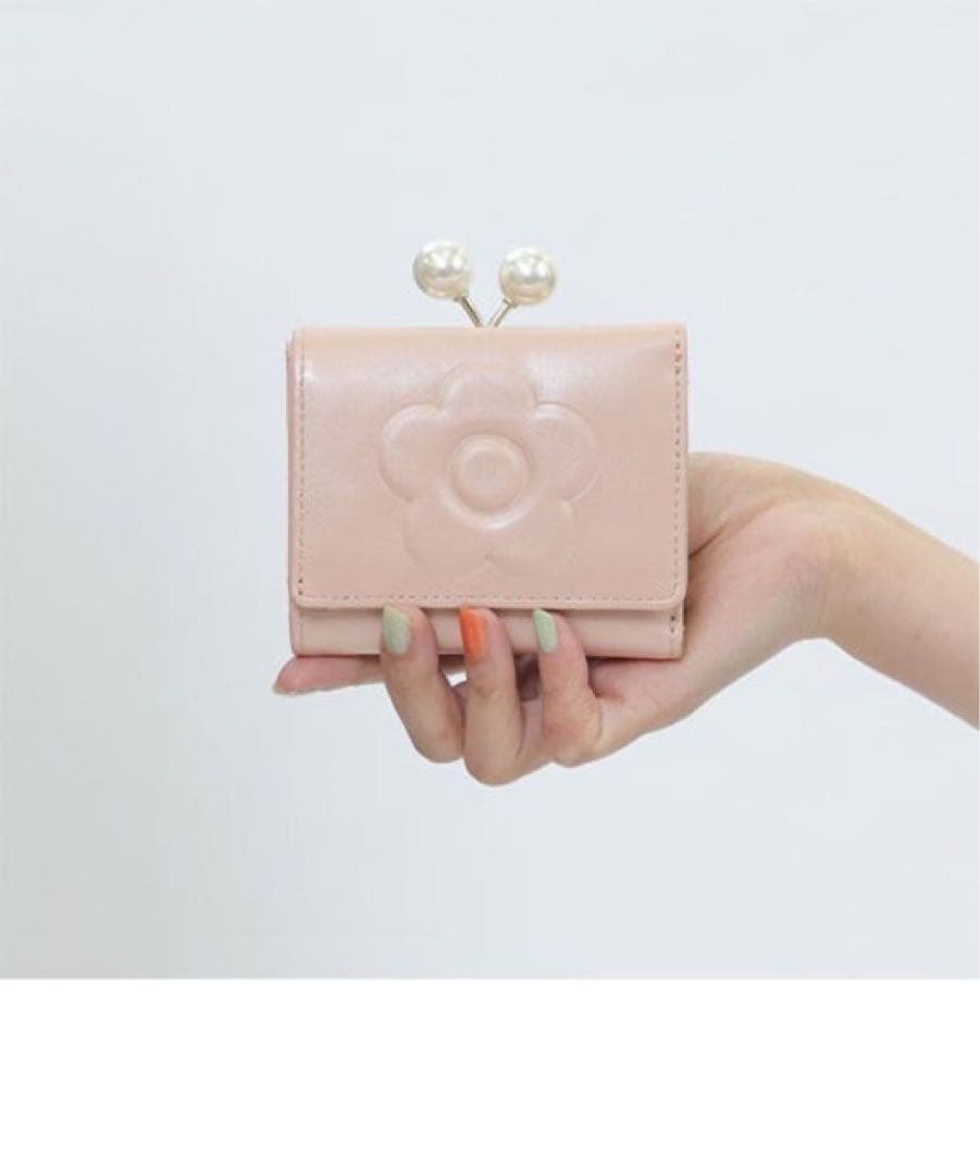MARY QUANT マリークワント エンボスデイジーパール ミニウォレット