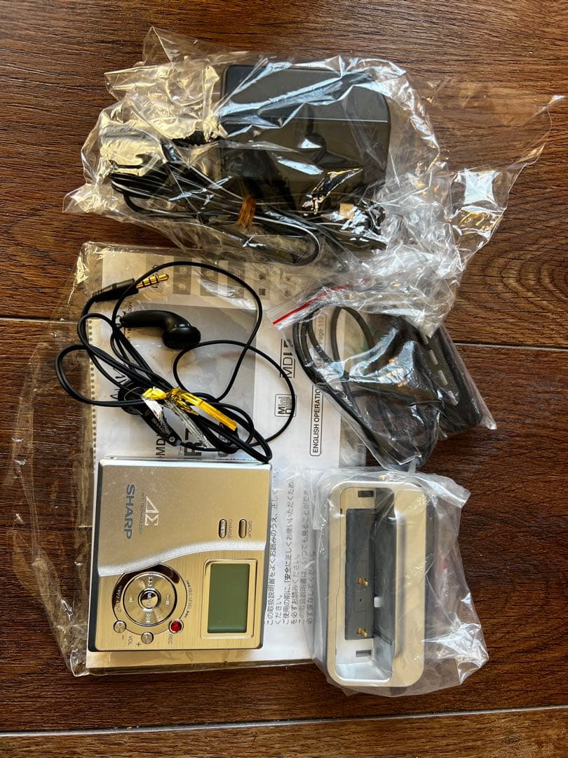 動作品 美品 SHARP ポータブルMDプレーヤー D R-77