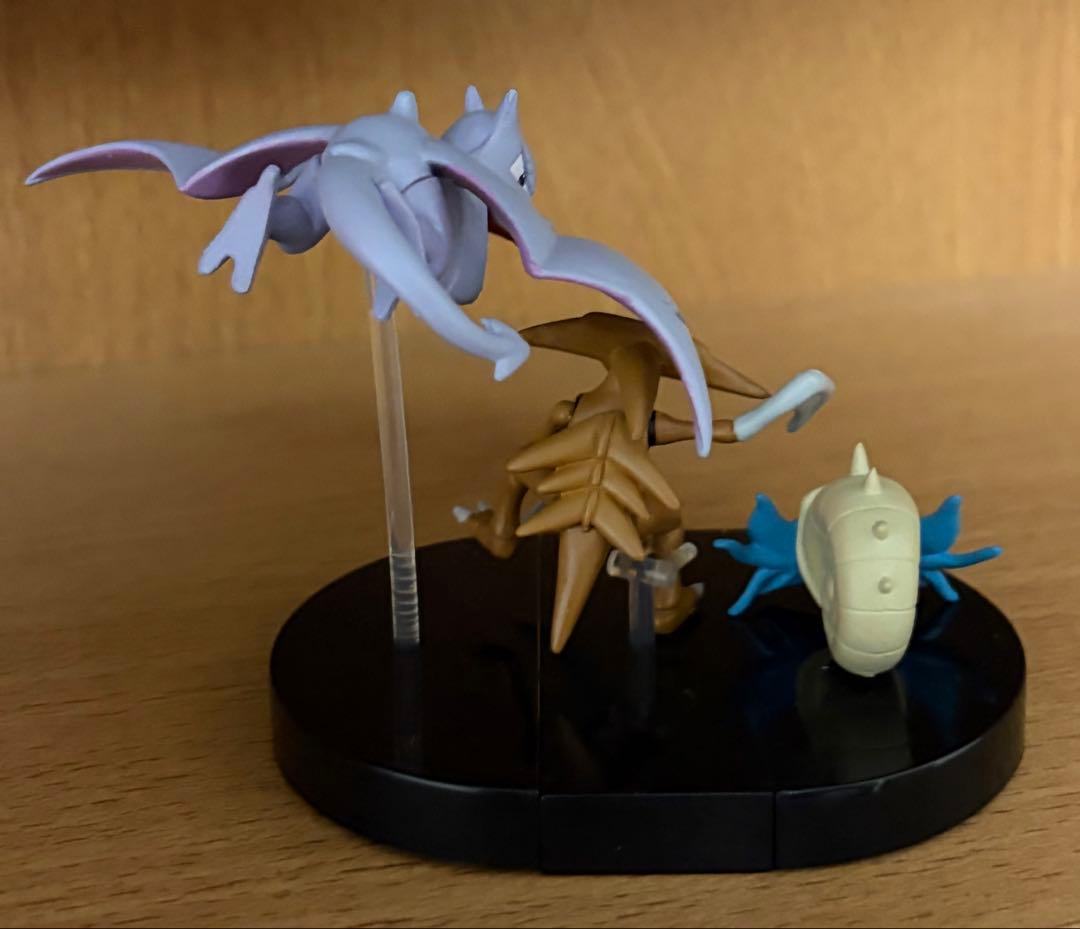 立体ポケモン図鑑　プテラ　カブトプス　オムナイト