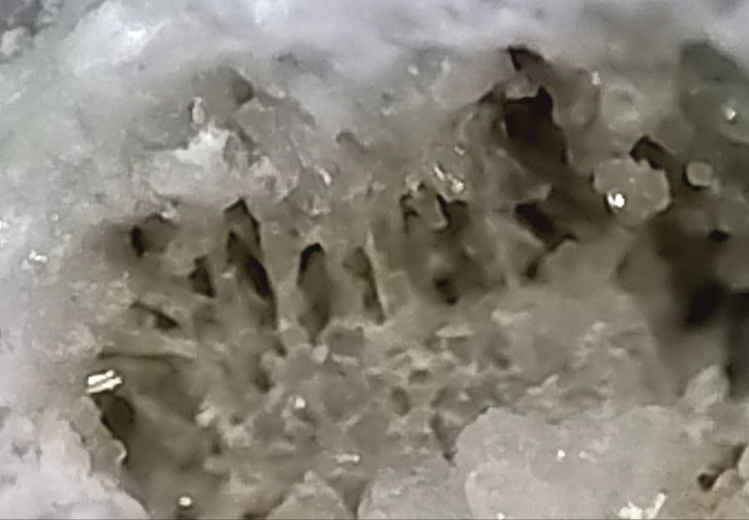 ★翡翠原石★糸魚川硬玉【青海川・転石ウブ・クラスター翡翠299ｇ】