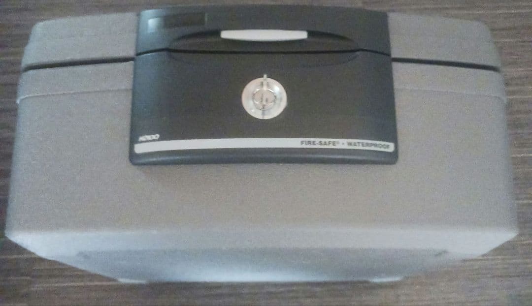 最終希望価格　鍵付き　ポータブル防火保管庫　BK-248260　発送料込み