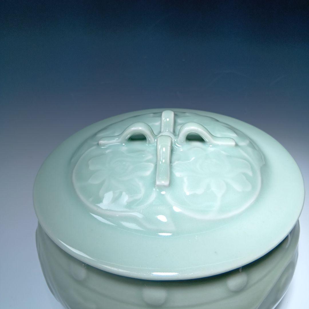 値下げ茶道具　砧青磁浮牡丹水指　(龍泉窯)　 替蓋付　美品