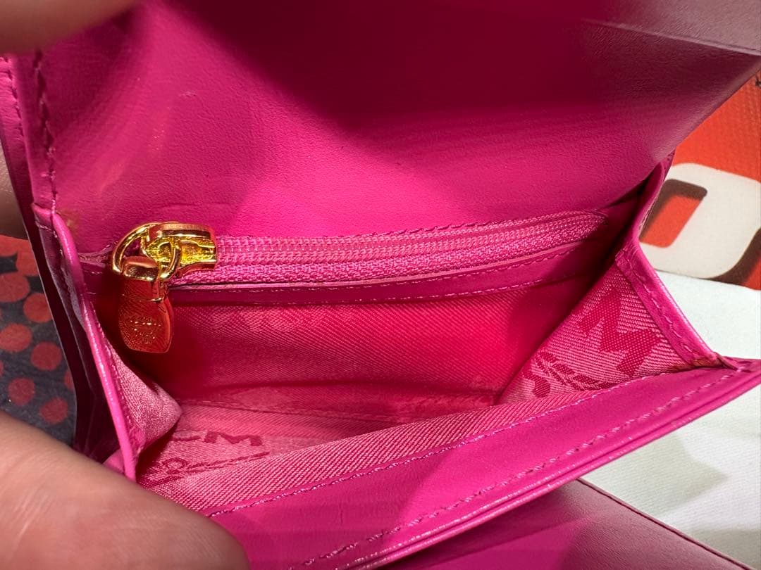 【新品】MCM ピンク ゴールドロゴ金具 三つ折り財布