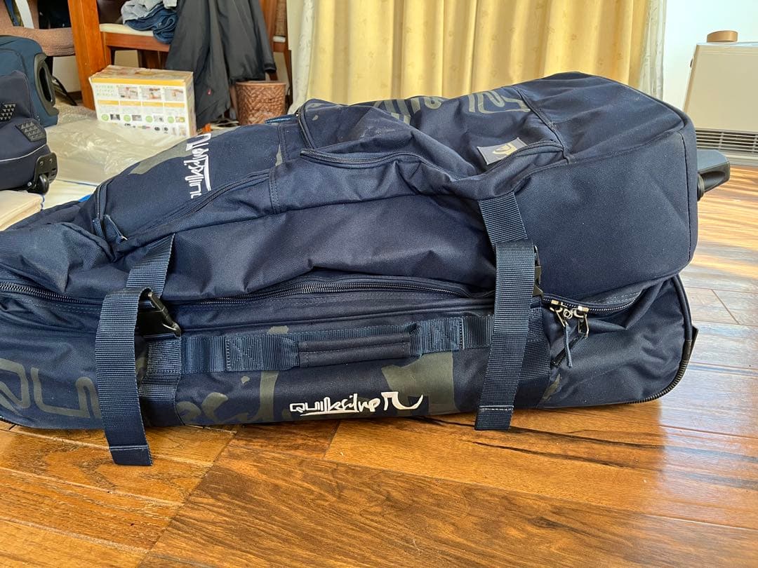 Quiksilver 大型キャリーバッグ　ネイビー