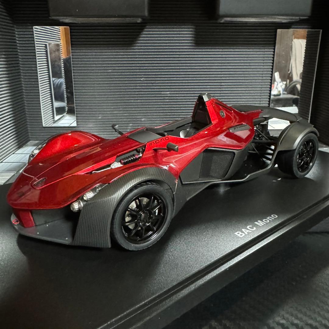 未展示品 オートアート 1/18 BAC Mono メタリックレッド