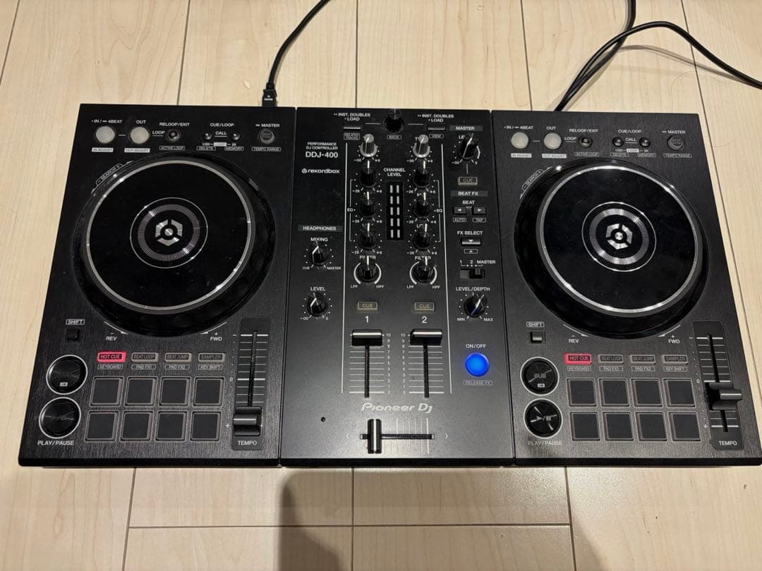 Pioneer DJ DDJ-400 コントローラーとスタンド
