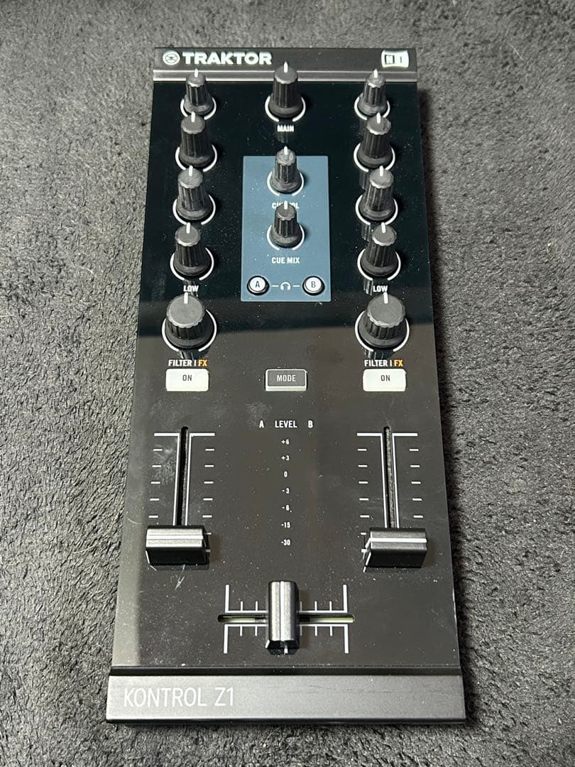 TRAKTOR KONTROL Z1 ミキシング・コントローラー おまけ付き