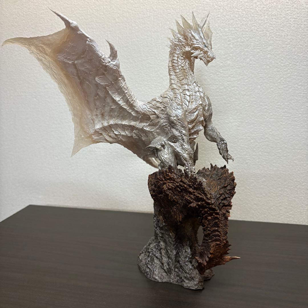 【希少品】モンスターハンター　クリエイターズモデル　クシャルダオラ　脱皮　純正