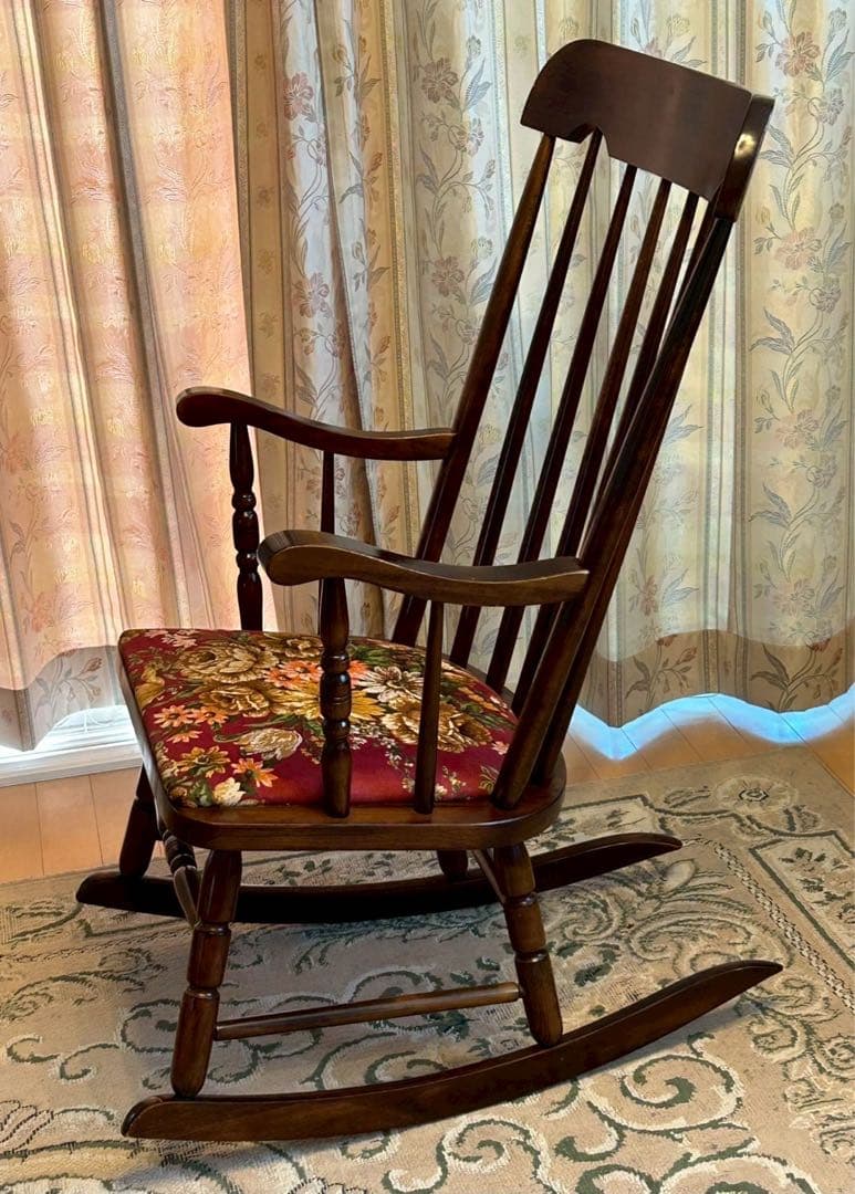 ユラユラ揺れてレトロ気分♪ロッキングチェア(飛騨の家具、ヒダ・ダイネット)
