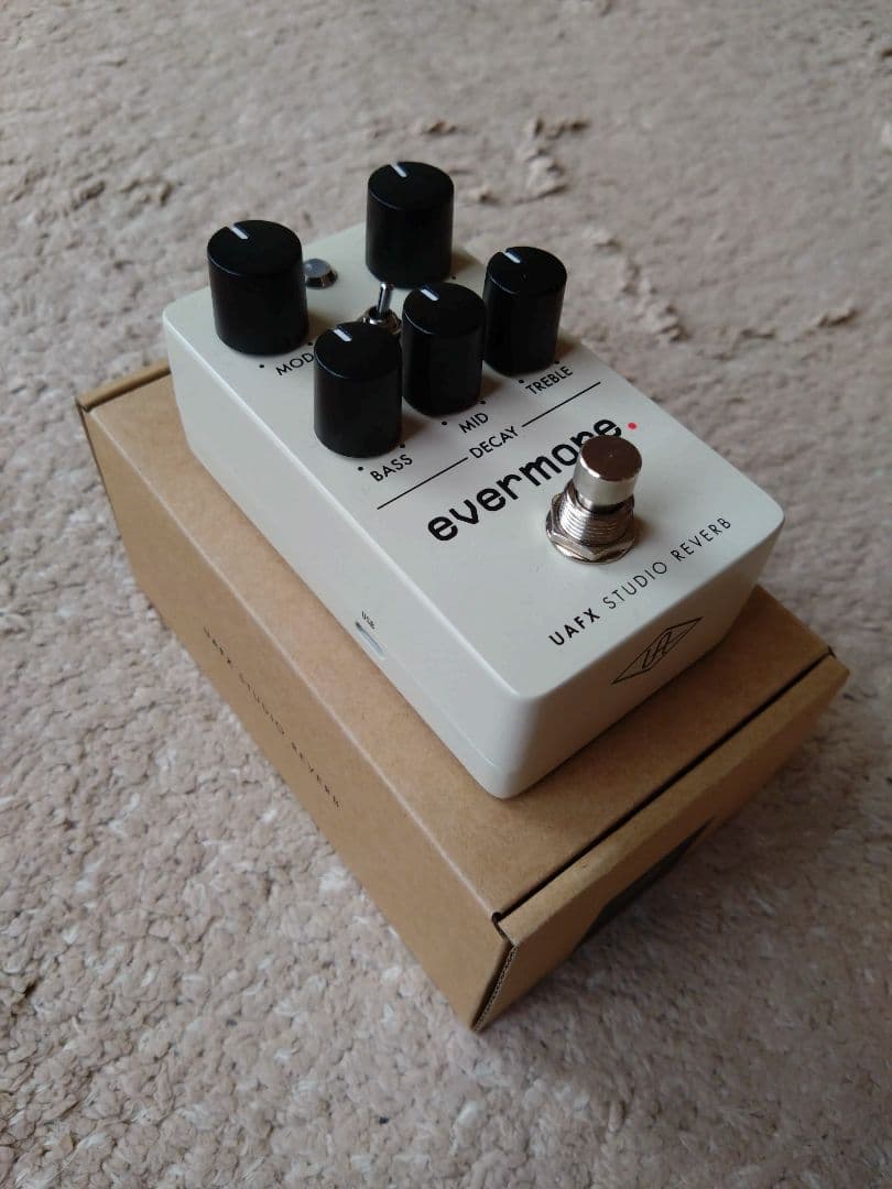 UAFX Studio Reverb ever moreギターエフェクター