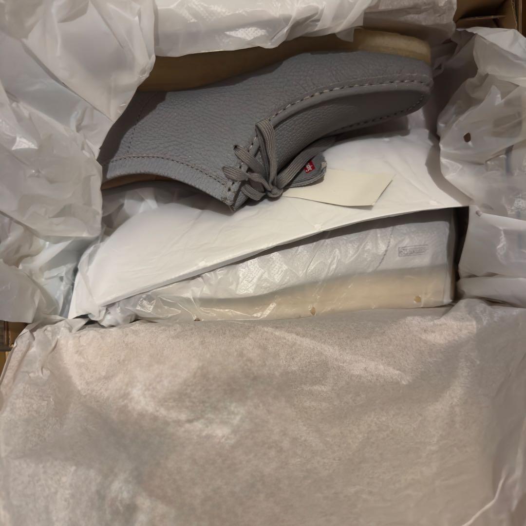 Supreme × Clarks Wallabee \"Silver\"