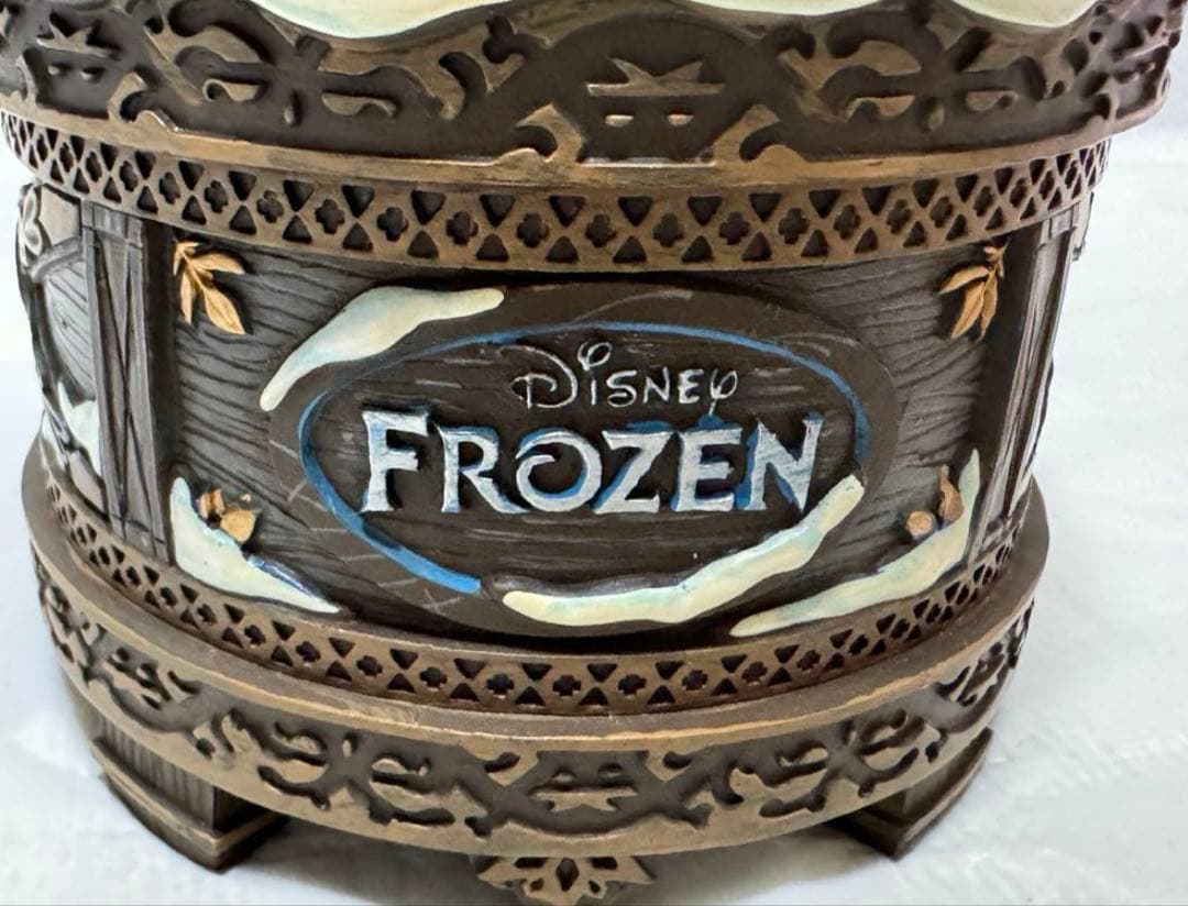 ディズニーストア アナと雪の女王 オルゴール付きスノーグローブ