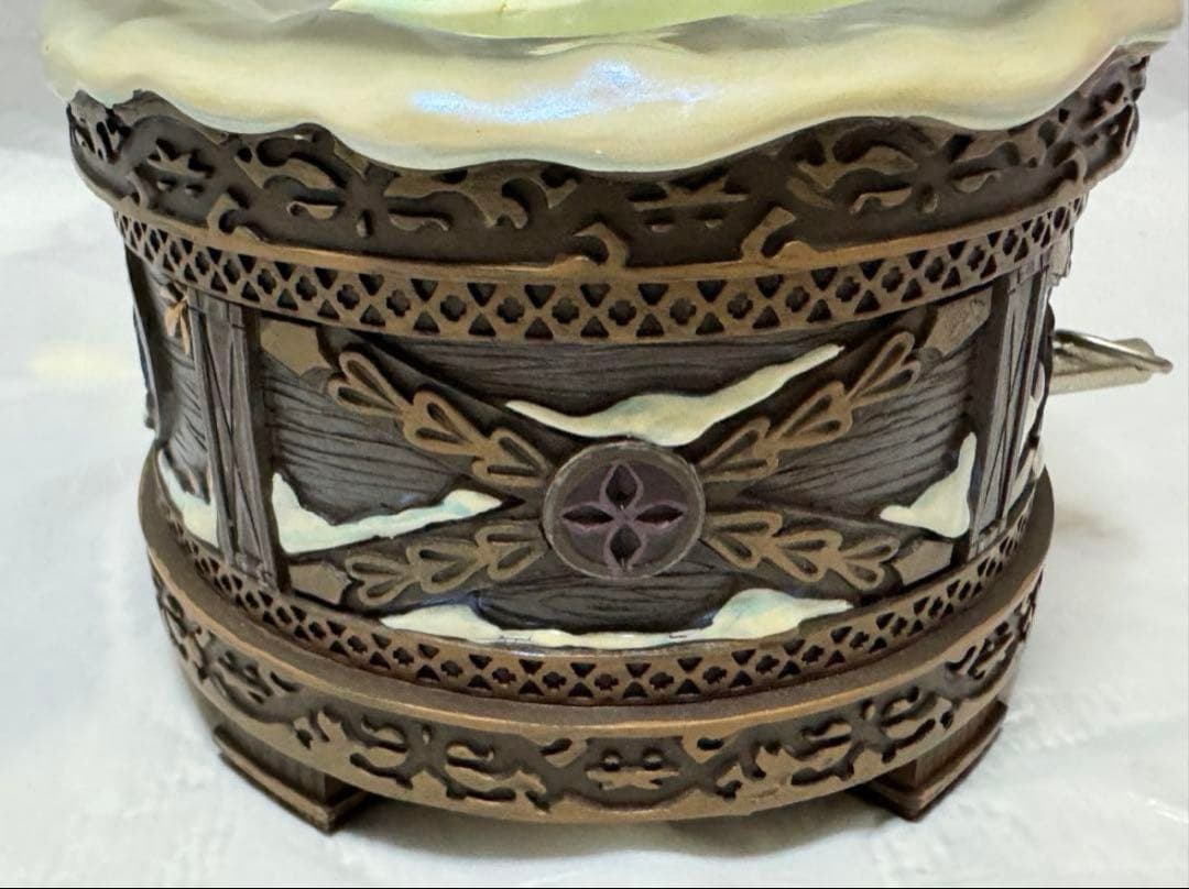 ディズニーストア アナと雪の女王 オルゴール付きスノーグローブ