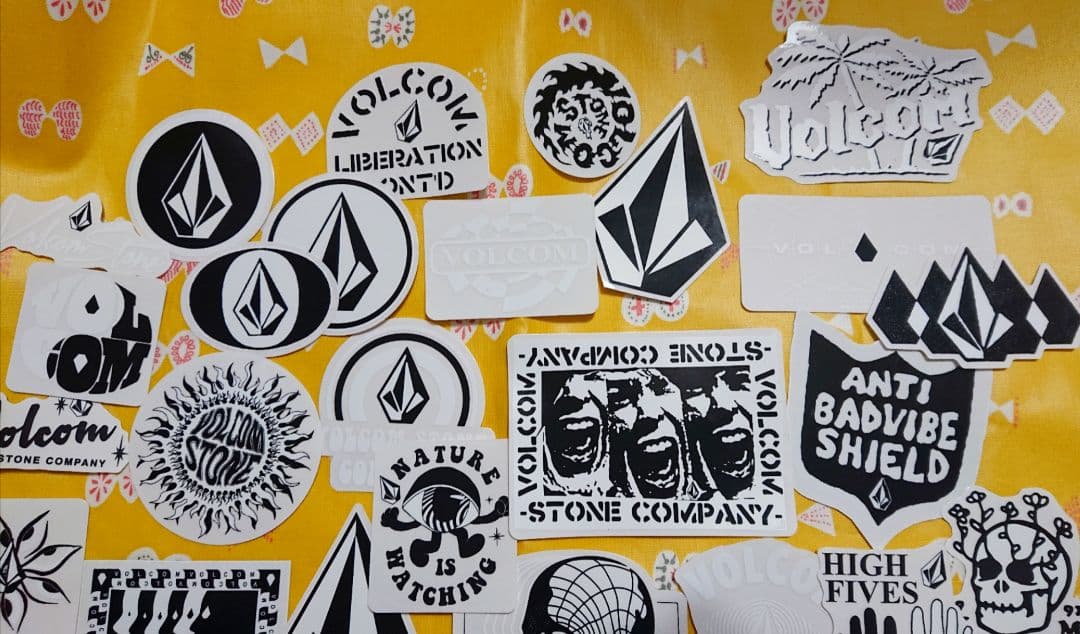 VOLCOM ステッカー 40点 ボルコム まとめ売り 髑髏 魚 宇宙人
