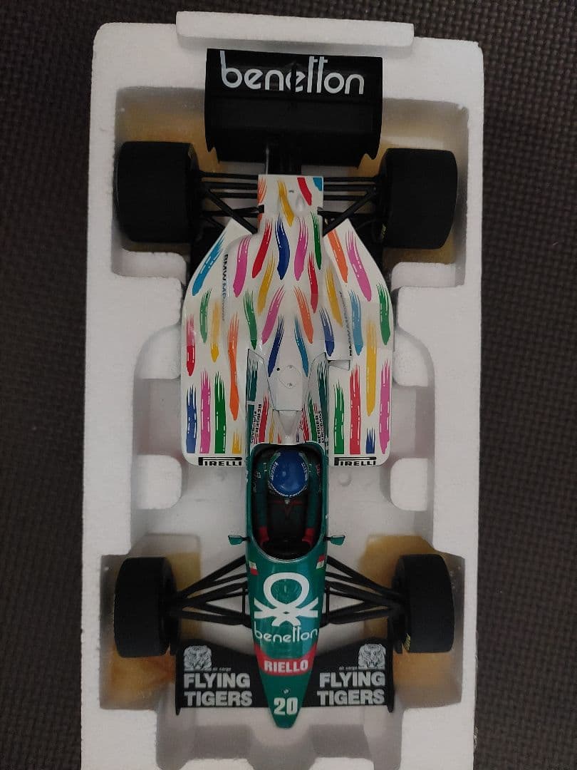 1/18 ミニチャンプス ベネトン BMW B186 1986 G.ベルガー