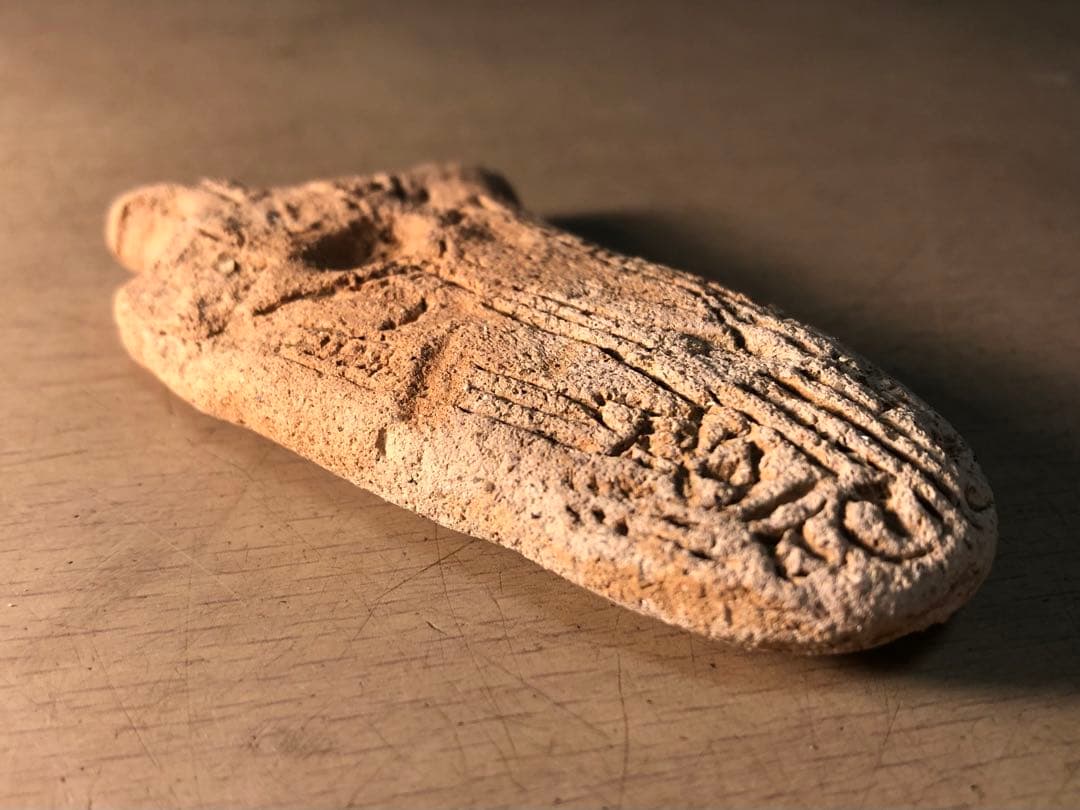 「板状土偶の破片」です。