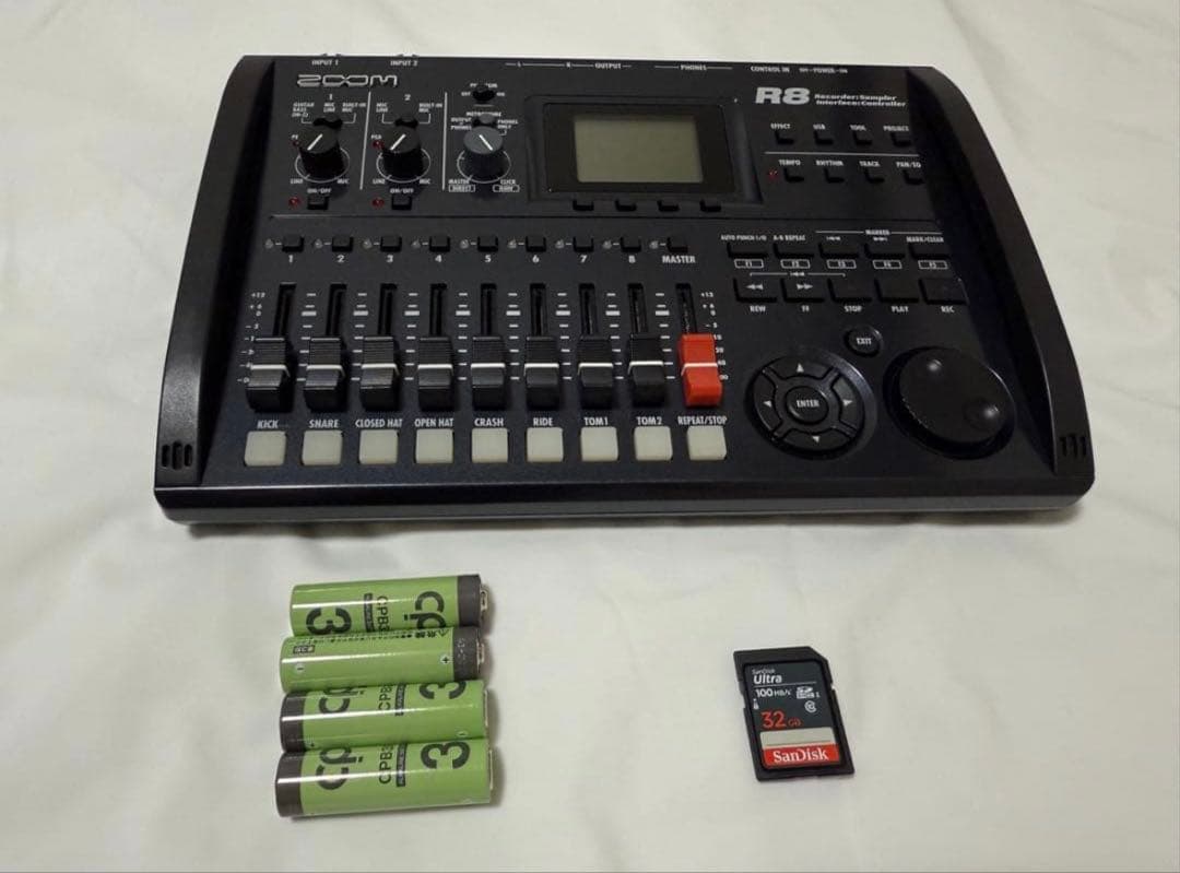 ZOOM R8 マルチトラックレコーダー　 SDカード付き32GB