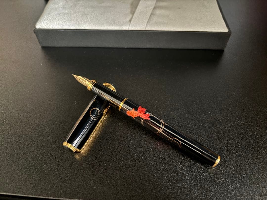 PLATINUM 万年筆 黒 金色装飾