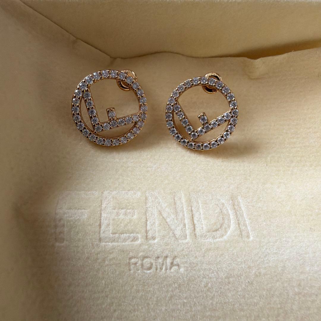 エフ　イズ　フェンディ　ピアス