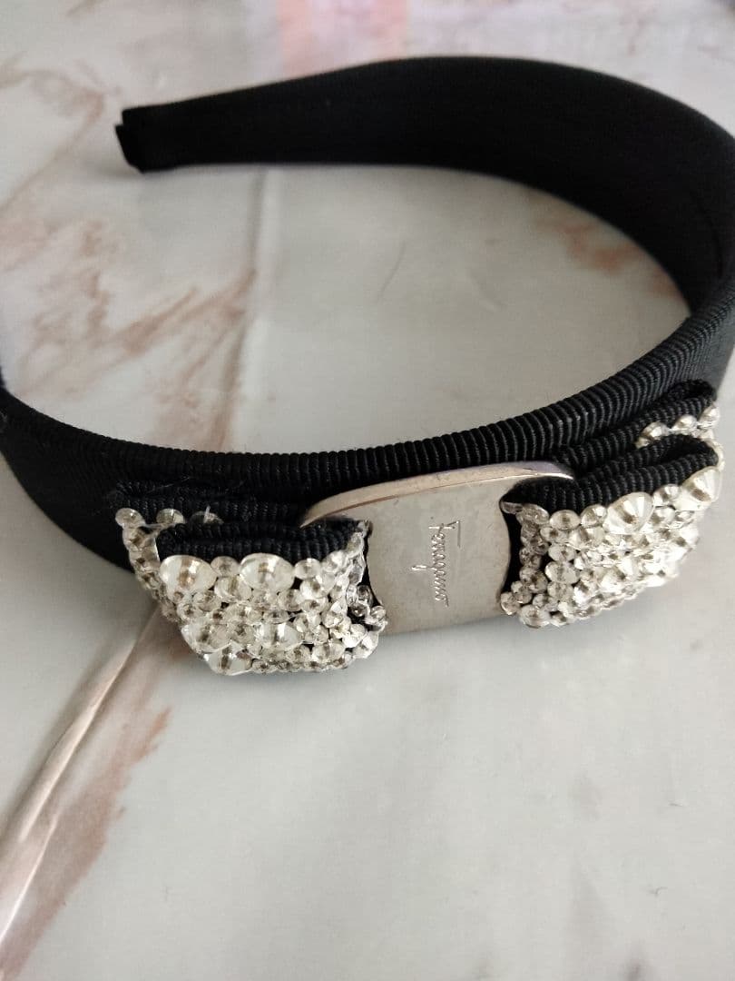 フェラガモ　カチューシャ　ビジュー　キラキラ