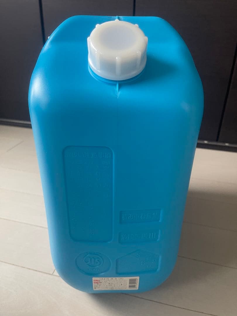 石油ストーブ 青い燃料タンク付き