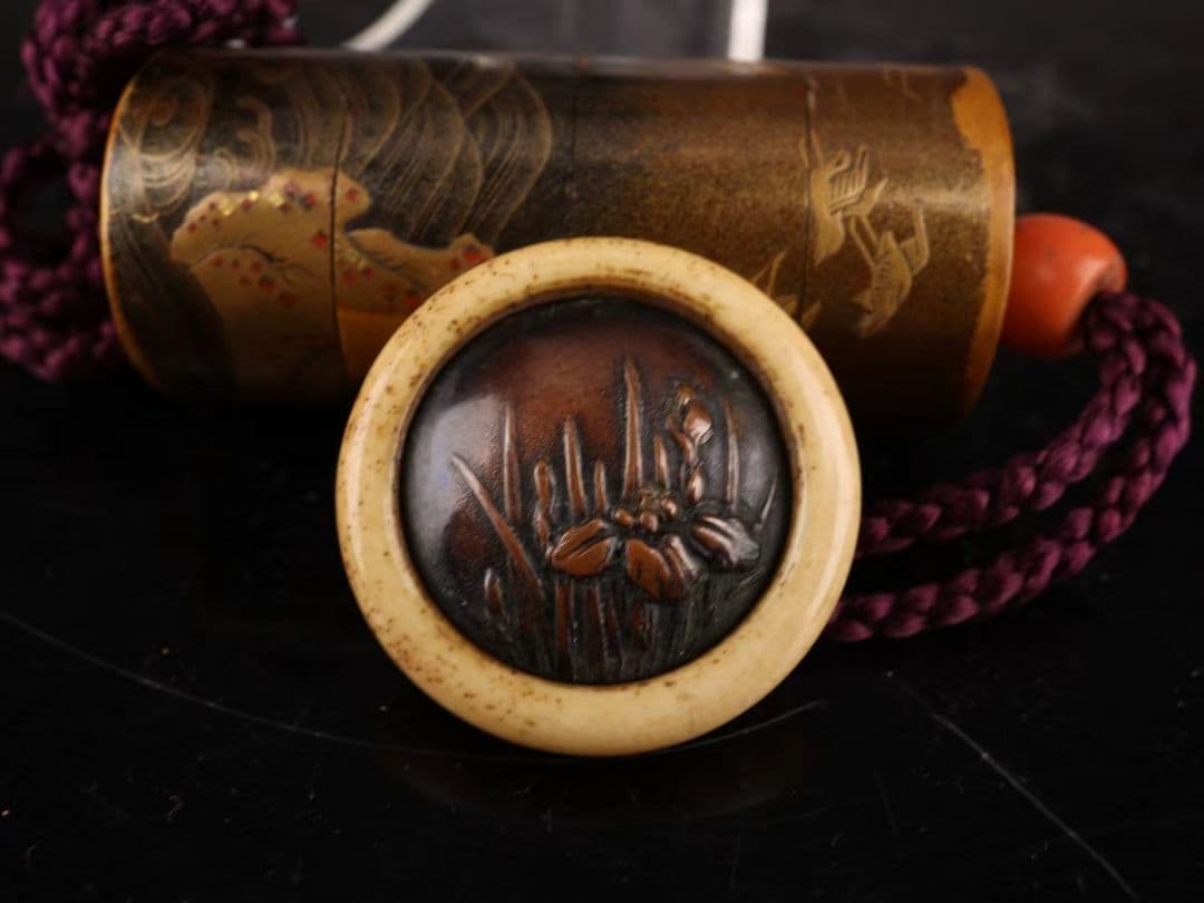 A114 【丸印籠】 金彩蒔絵 浪千鳥紋 内梨地 根付 時代のダメージあり