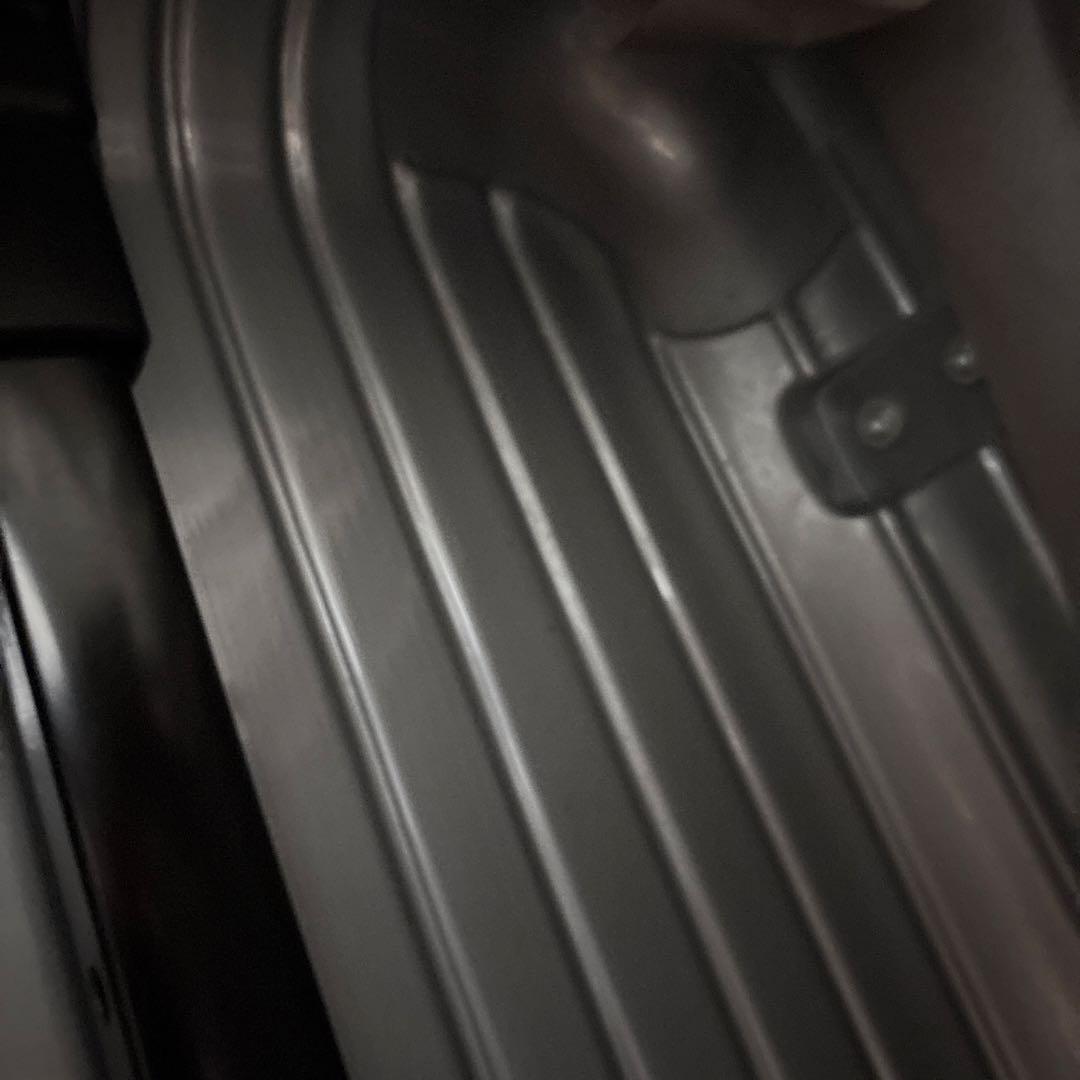 リモワ サルサ 4輪 82lシルバー　RIMOWA キャリーケース