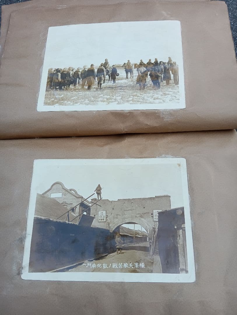 満州の古い写真８１枚、新聞の切抜２８枚が、貼り付け、建築　死体、自動車、戦闘機