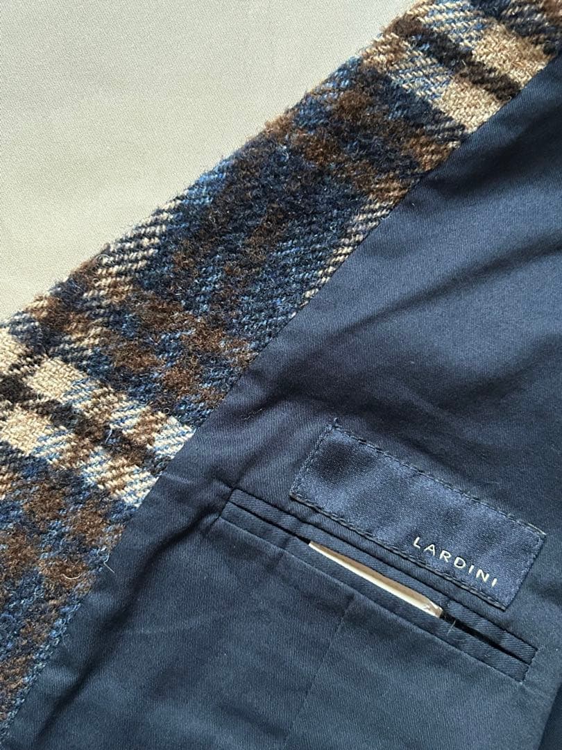 美品　LARDINI ジレ　ベスト　ウール　チェック　ブートニエール付き