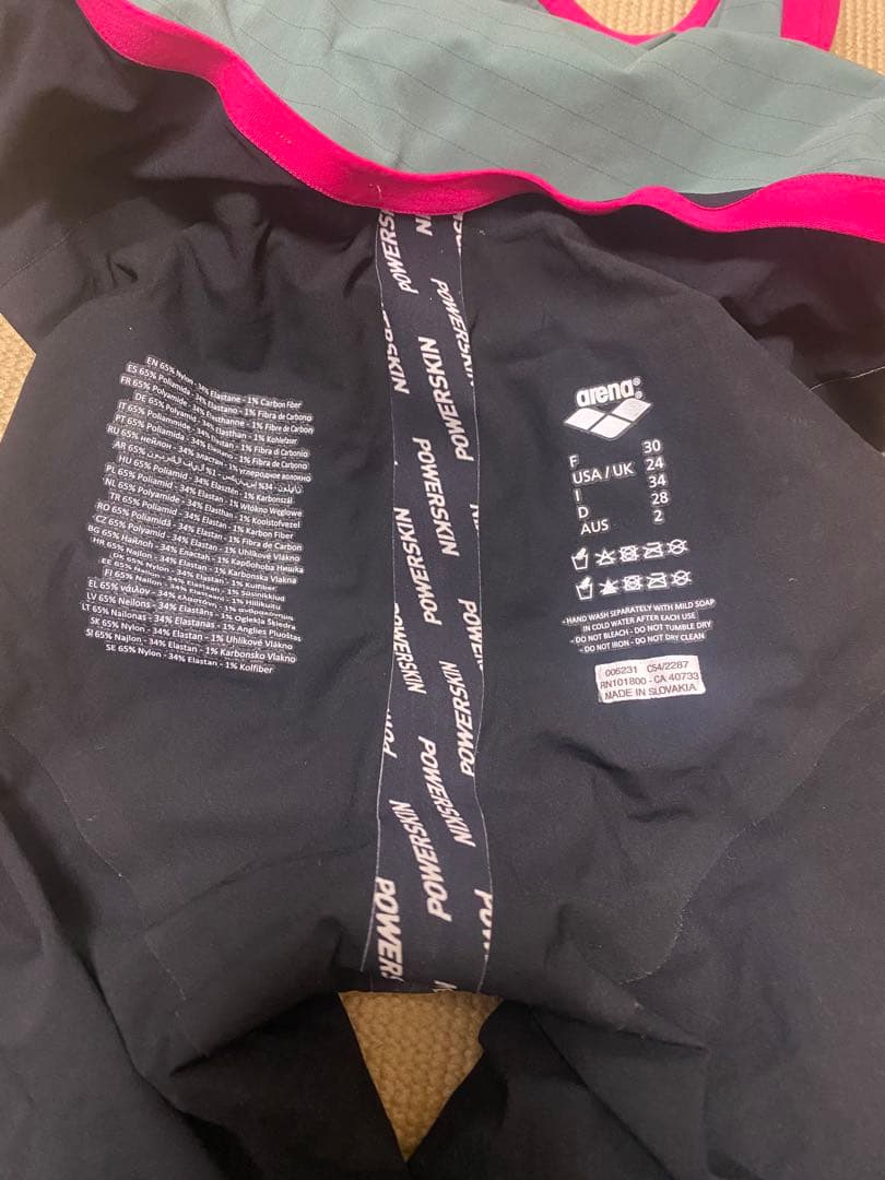 Arena FINA認証 水着 AIモデル グレー・ピンク