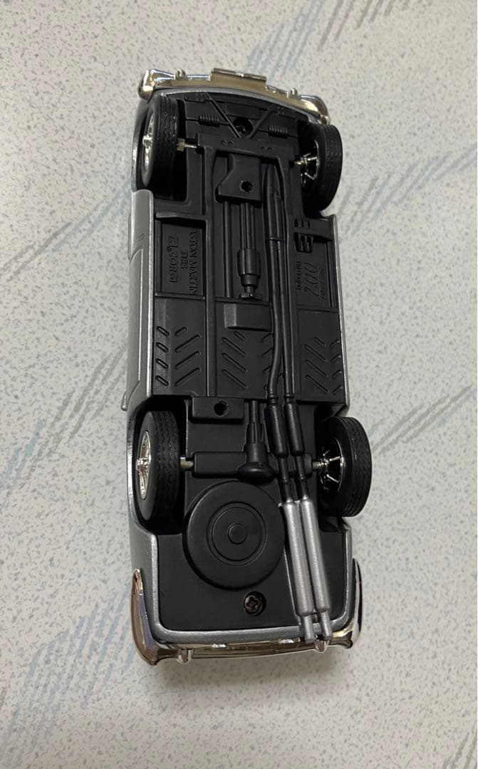 ジェームズボンド　アストンマーティン　DB5　モデルカー 　1/36
