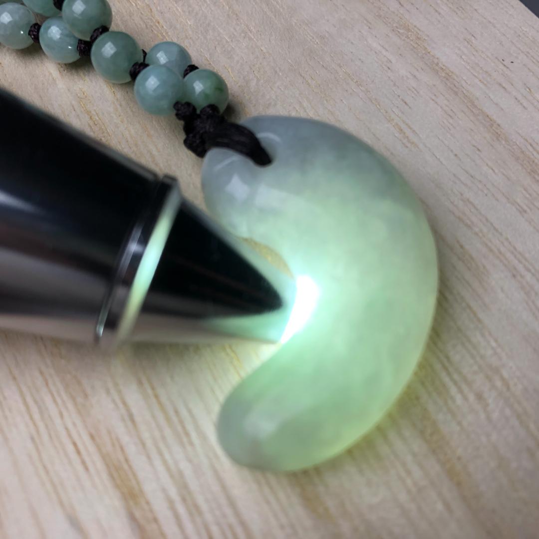 勾玉 翡翠　ヒスイ　糸魚川　翡翠　ペンダント　共箱