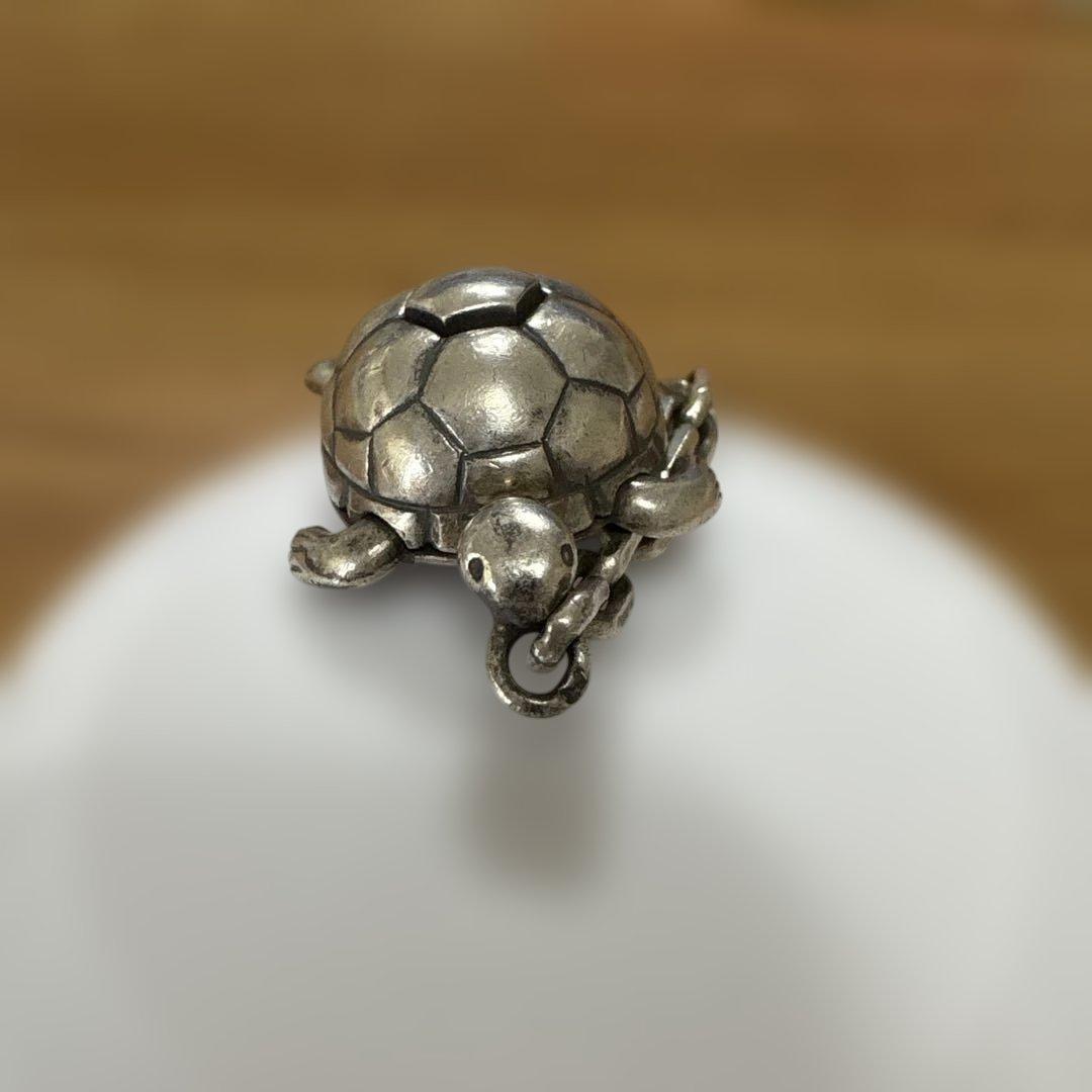 HERMES シルバー製亀のキーホルダー