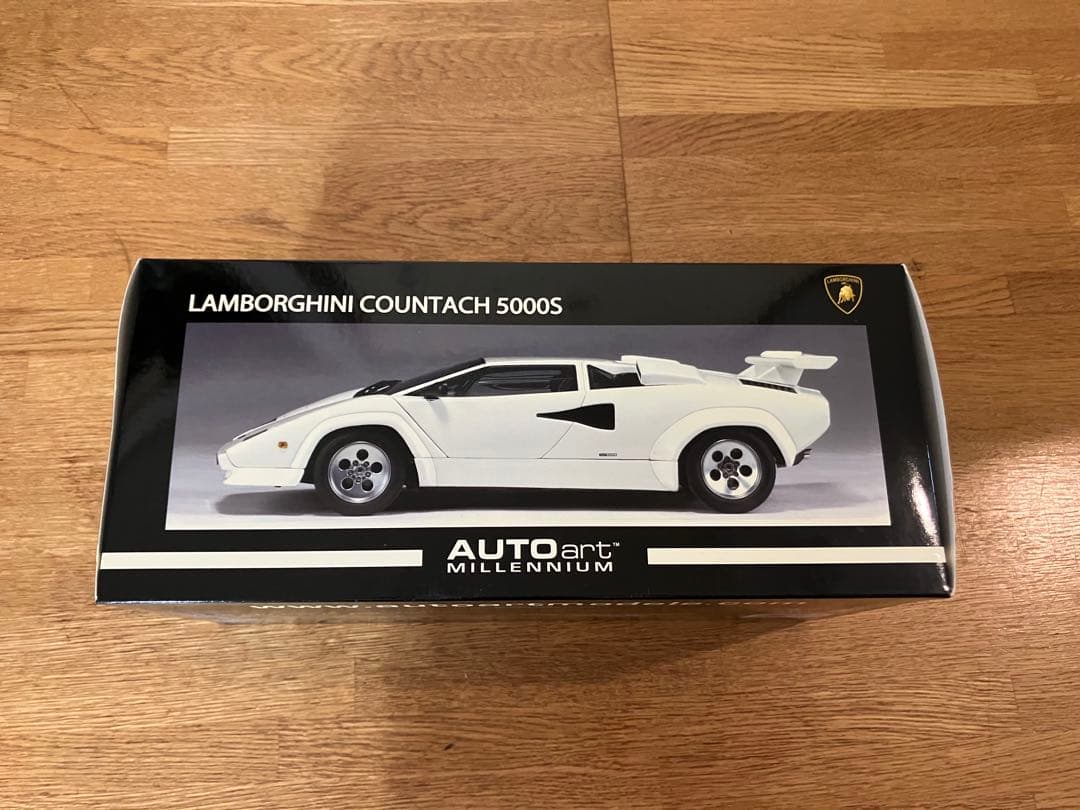 未開封 1/18 Lamborghini Countach 5000S ホワイト