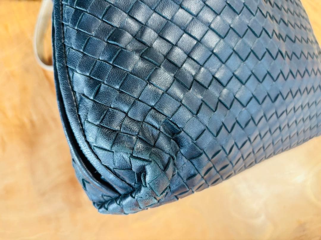 【かなり美品】ボッテガヴェネタ　イントレチャート黒ショルダーバッグ