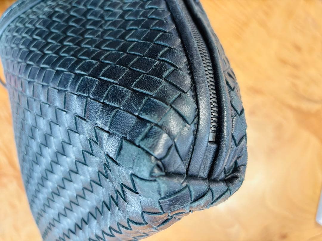 【かなり美品】ボッテガヴェネタ　イントレチャート黒ショルダーバッグ