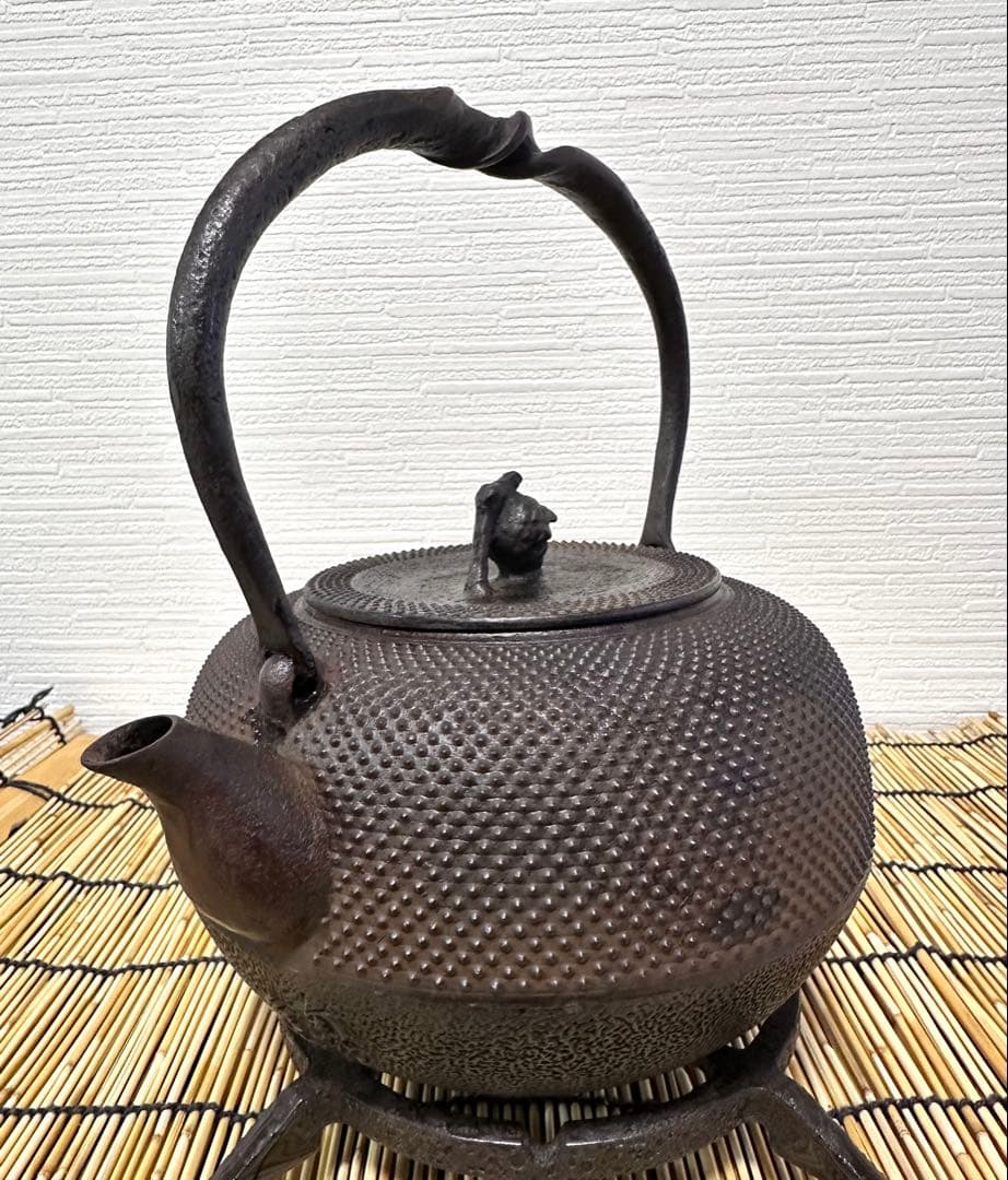 未使用品　南部秀山堂南部伝統工芸士 佐藤 勝弘造アラレ 南部鉄瓶 南部鉄器 鉄瓶