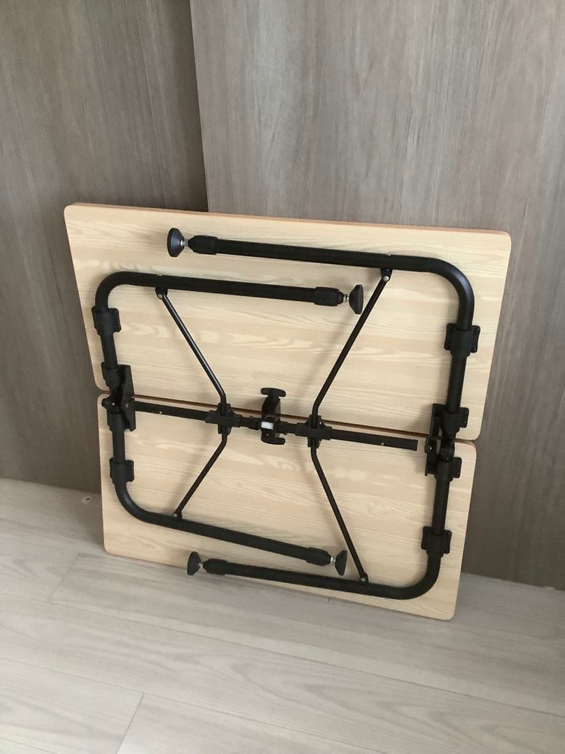 折りたたみ木製テーブル