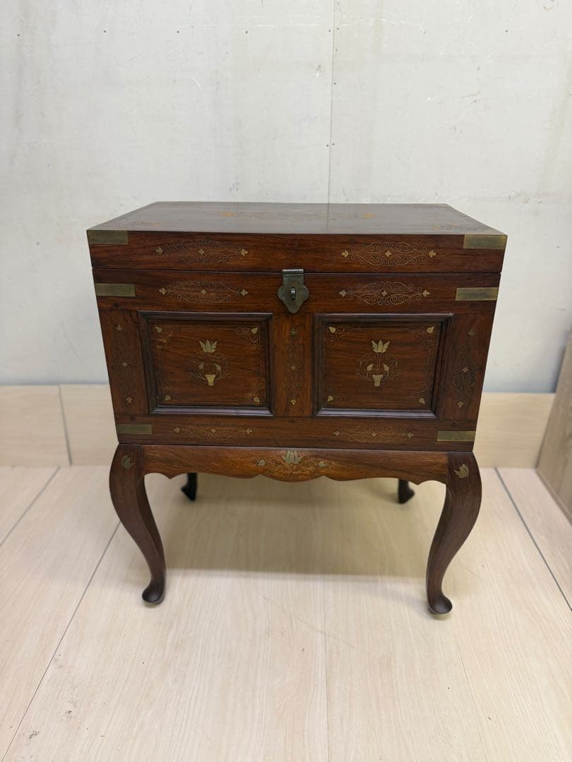 【引き取り可】 ローズウッド製の装飾収納箱　ねこあし　猫足