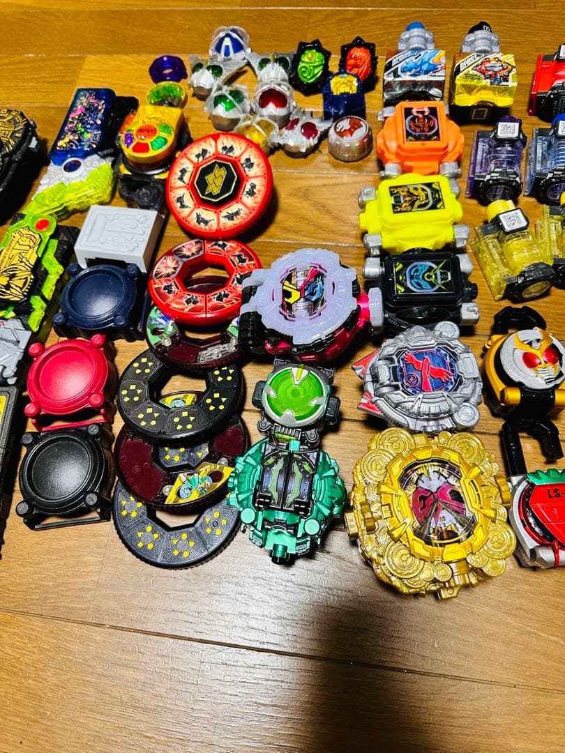 仮面ライダーベルト　セイバーGPロックシード　GPフルボトルなど250個以上山売