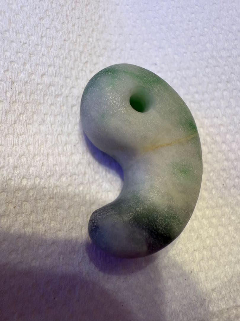 糸魚川翡翠‼️勾玉‼️大変に美しい絶品‼️芸術的‼️ 透光抜群‼️破格出品‼️13.1g