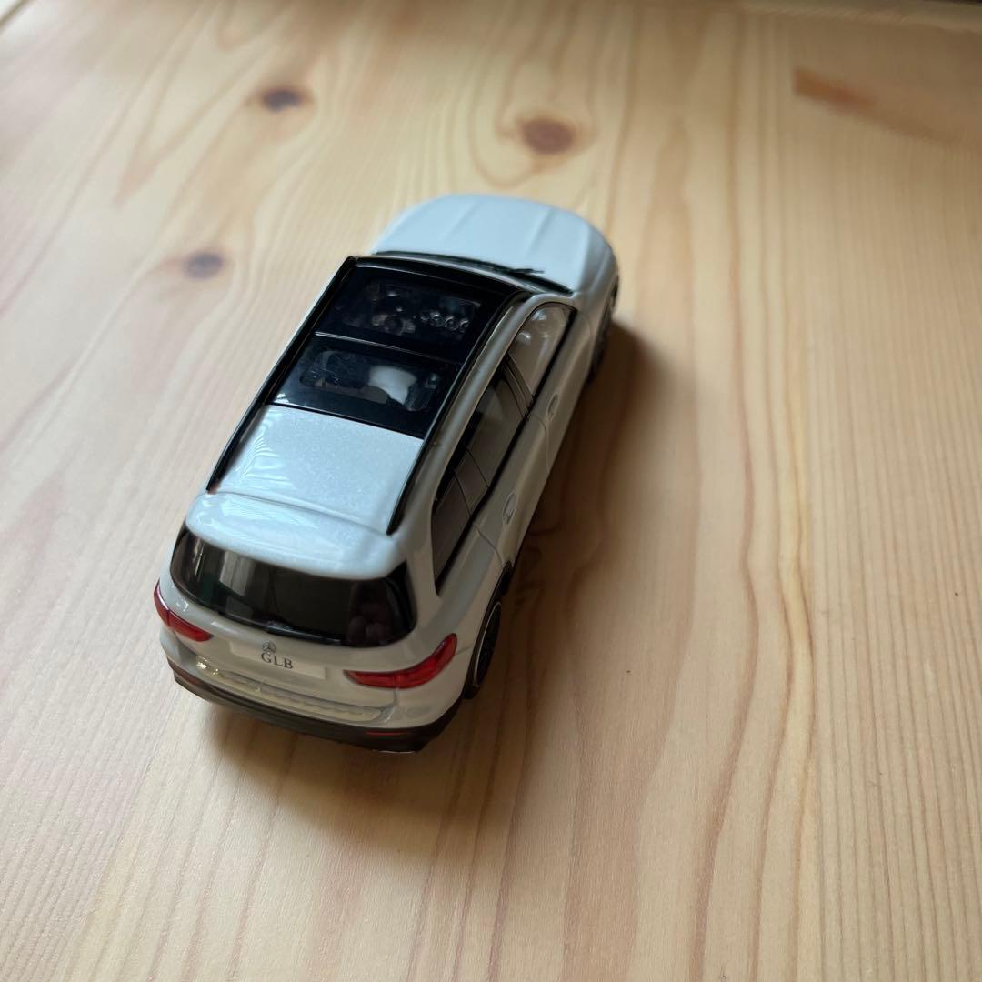 Mercedes-Benz GLB ミニカー ホワイト 1/43